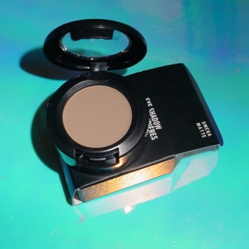 MAC NIB Matte Eyeshadow OMEGA